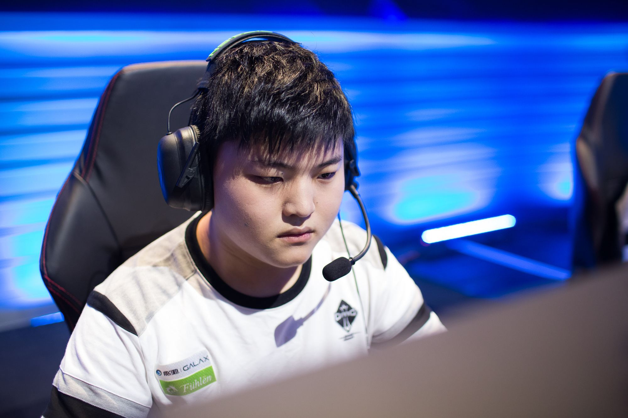 持球队高竞 持球队高竞