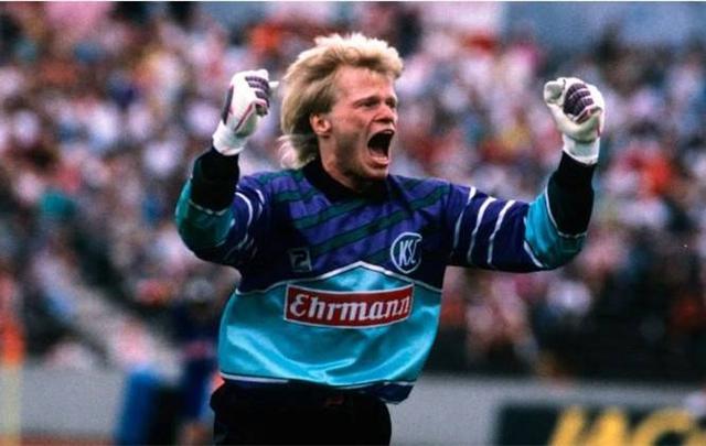 两国球迷对 两国球迷对